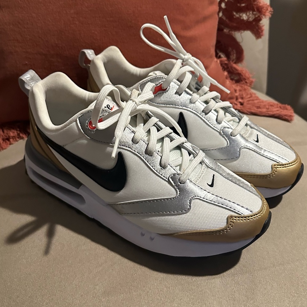 Nike Air Max Dawn SE sneakers in gold/silver